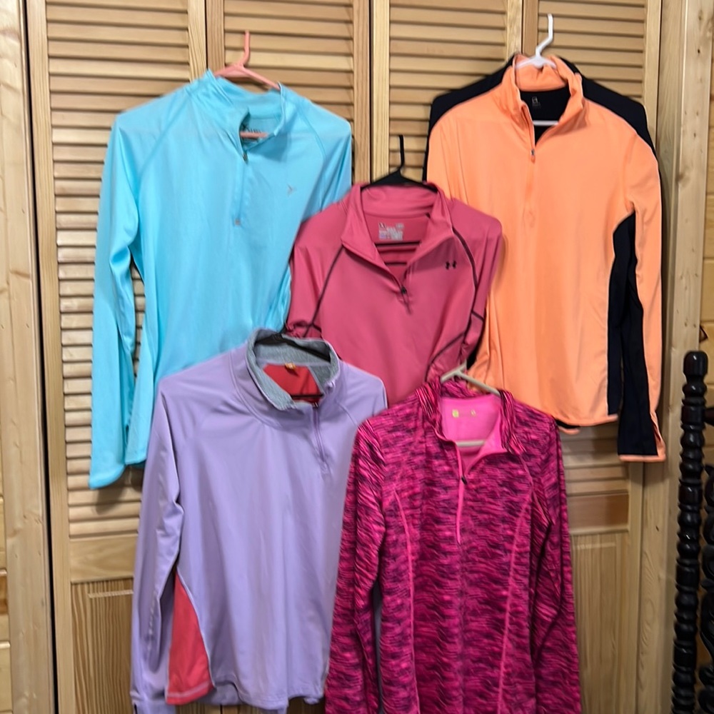 Bundle of 5 workout pullovers all size large.